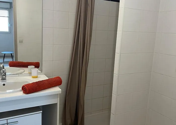 Appartement F2 Moderne, Proche Gare, Terrasse Et Parking Prive