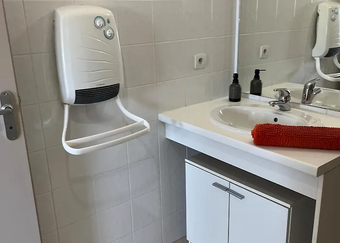 F2 Moderne, Proche Gare, Terrasse Et Parking Prive