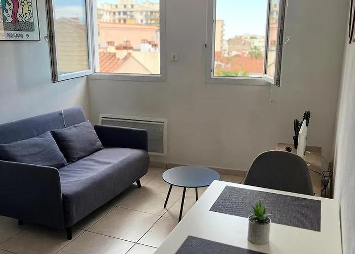 F2 Moderne, Proche Gare, Terrasse Et Parking Prive Perpignan